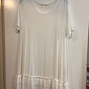 Easel Los Angeles Off-White Long Tunic T-shirt